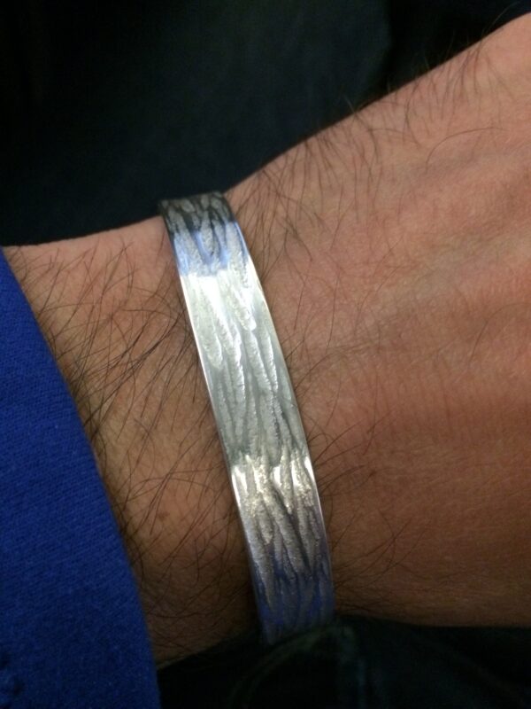 Silber-Armreif "Baumrinde"