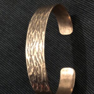 Bronze-Armreif "Baumrinde"