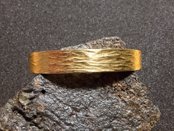 Gold-Armreif (24 Karat/999er) "Baumrinde" – Bild 5