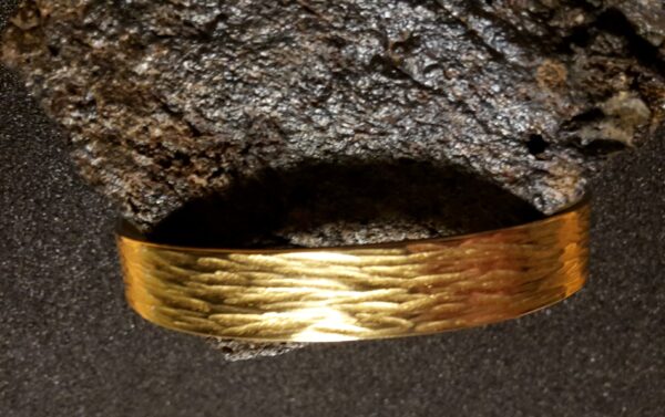 Gold-Armreif (24 Karat/999er) "Baumrinde" – Bild 6