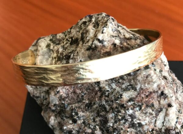 Gold-Armreif (585er) "Baumrinde" schmal