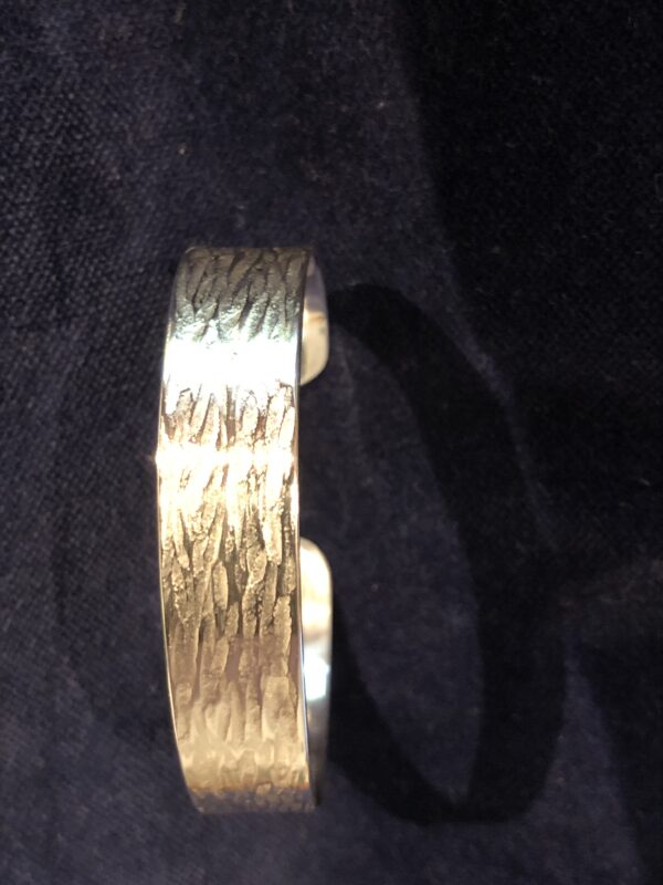 Silber-Armreif "Baumrinde (fein)" – Bild 3
