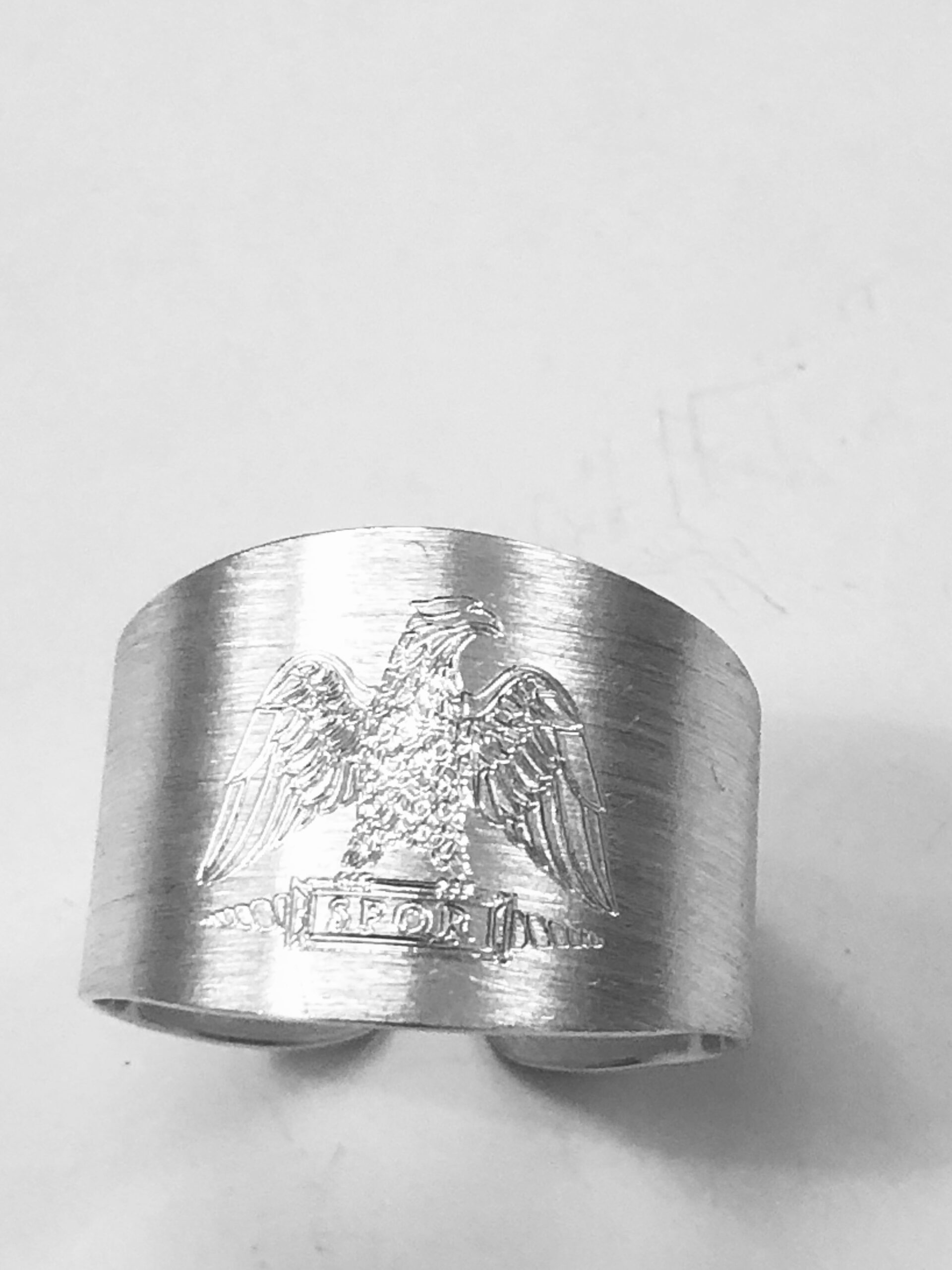 Adler Gravur auf Silbering seidenmatt