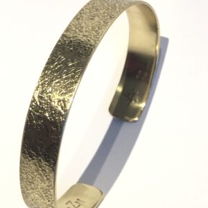 offener Armreif, Armspange, Messing, von Hand geschmiedet, Maßarbeit, Sternenstaub-Muster, zeitloses Design